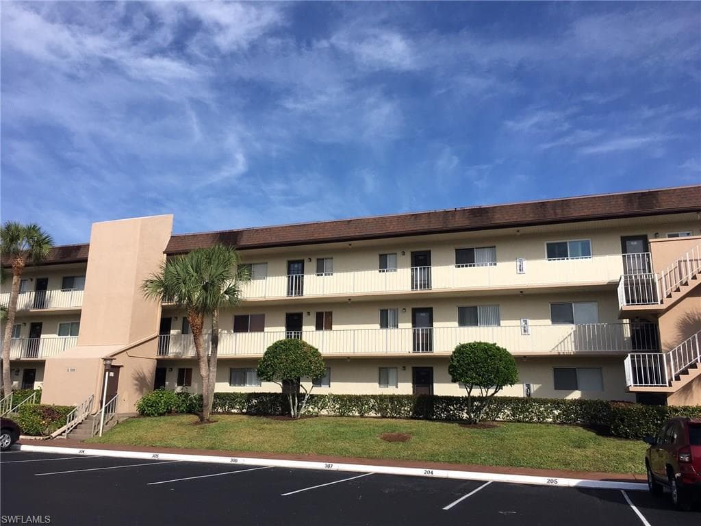 1008 Manatee RD G206 NAPLES, FL 34114