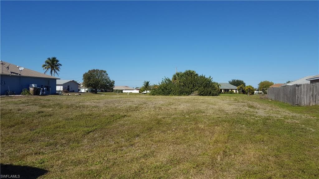 1405 NW 9th TER CAPE CORAL, FL 33993