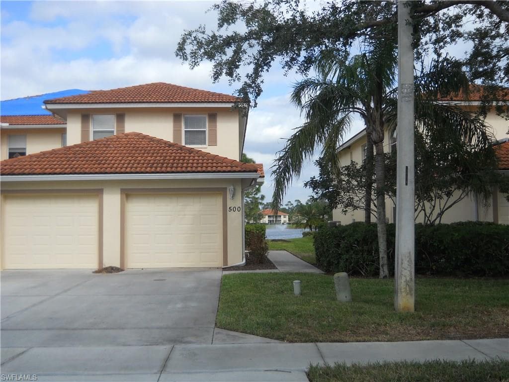 500 Robin Hood CIR 202 NAPLES, FL 34104