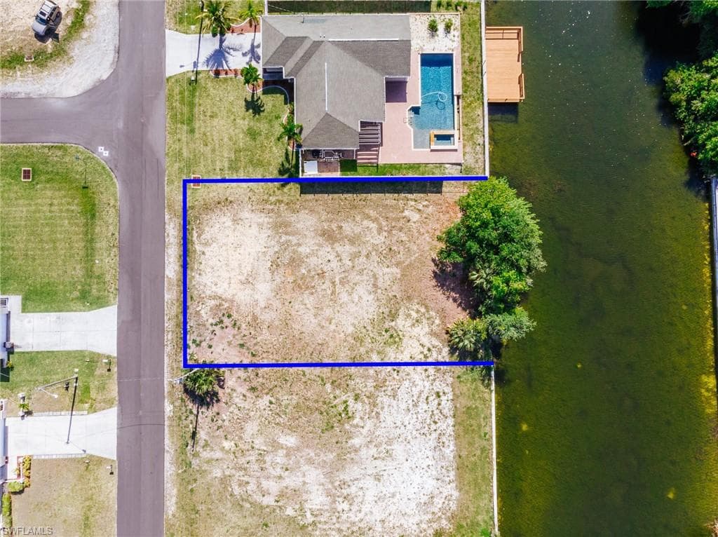 1516 NE 2nd TER CAPE CORAL, FL 33909