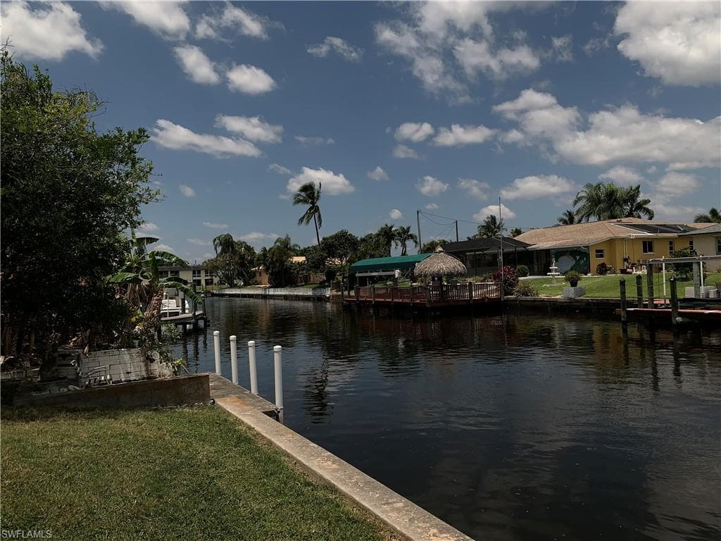 5219 Wisteria CT CAPE CORAL, FL 33904