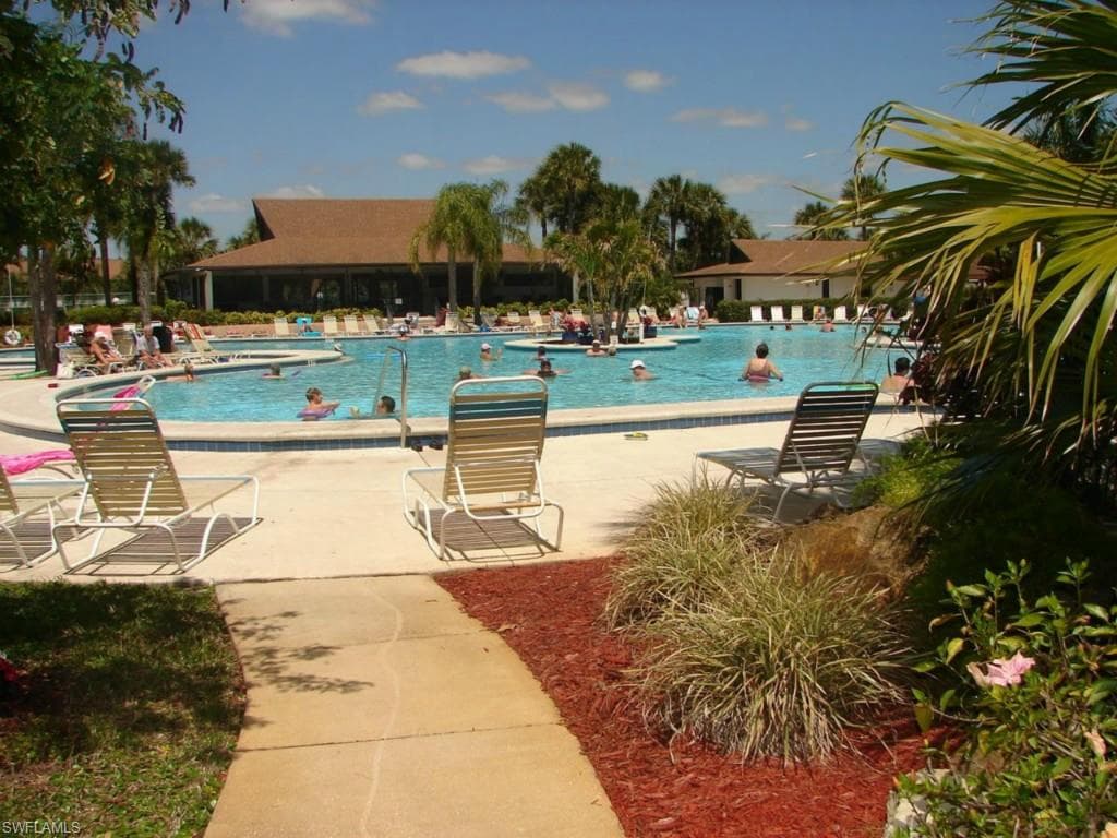 4210 Looking Glass LN 4210-2 NAPLES, FL 34112