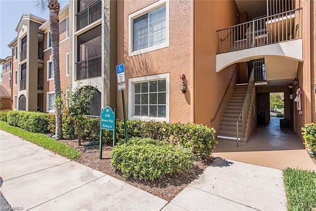 1200 Reserve WAY 105 NAPLES, FL 34105