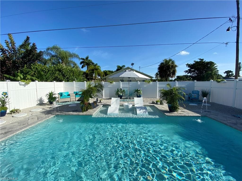 697 93rd AVE N NAPLES, FL 34108