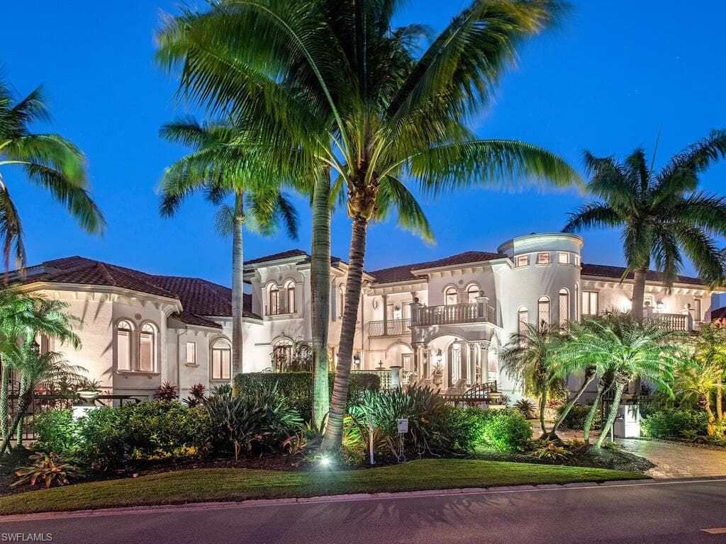 1625 Gulf Shore BLVD S NAPLES, FL 34102