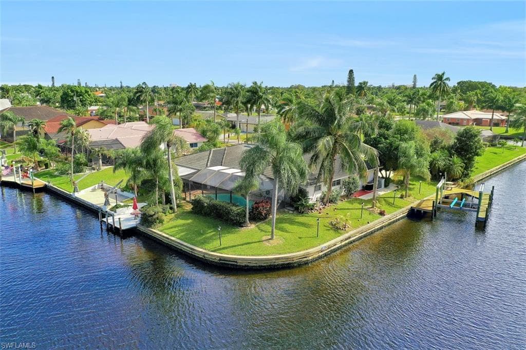 401 Avalon DR CAPE CORAL, FL 33904