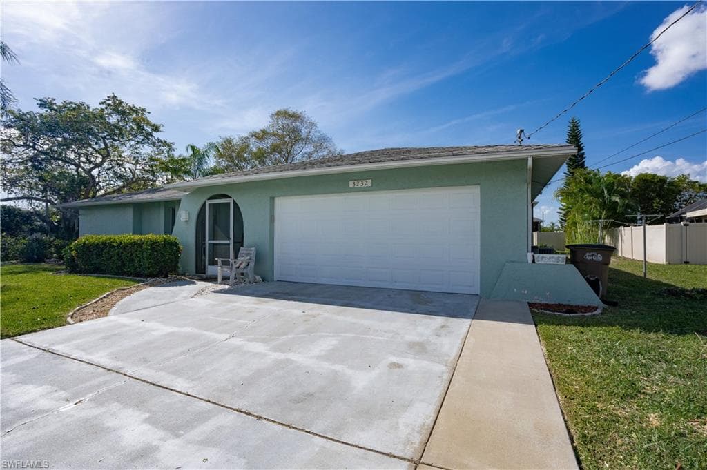 3232 SE 1st CT CAPE CORAL, FL 33904