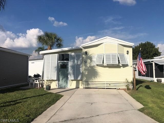 4720 Split Log LN W ESTERO, FL 33928