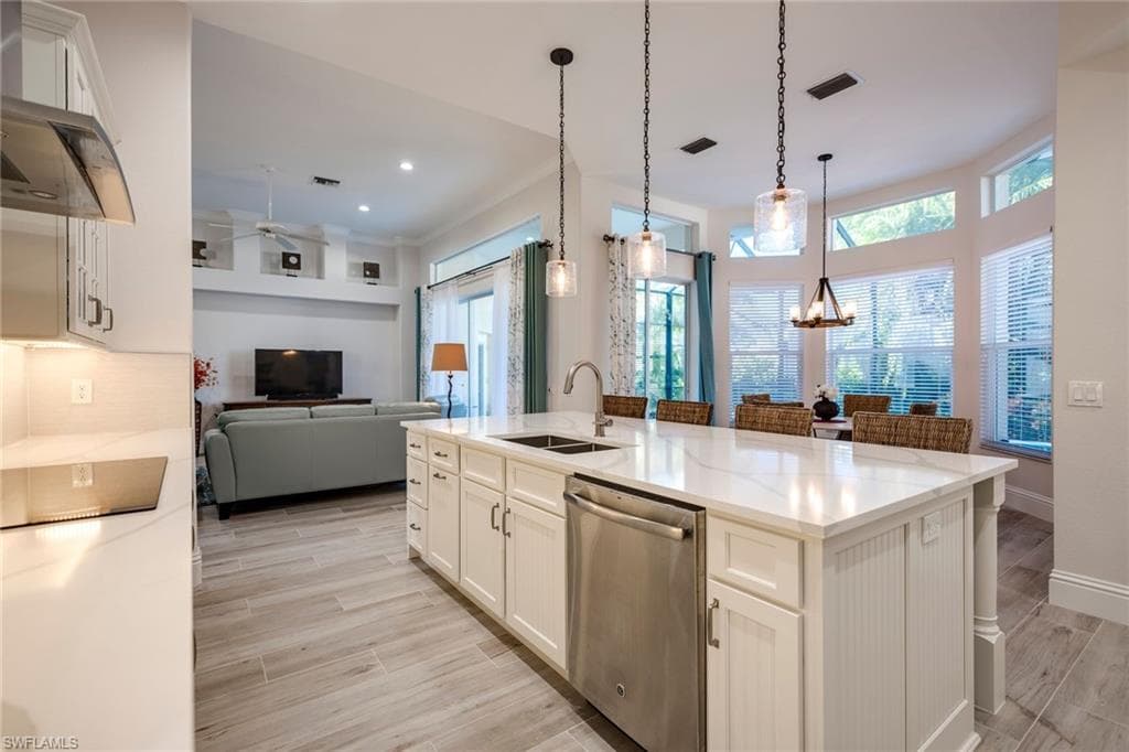1963 Wexford CT NAPLES, FL 34109