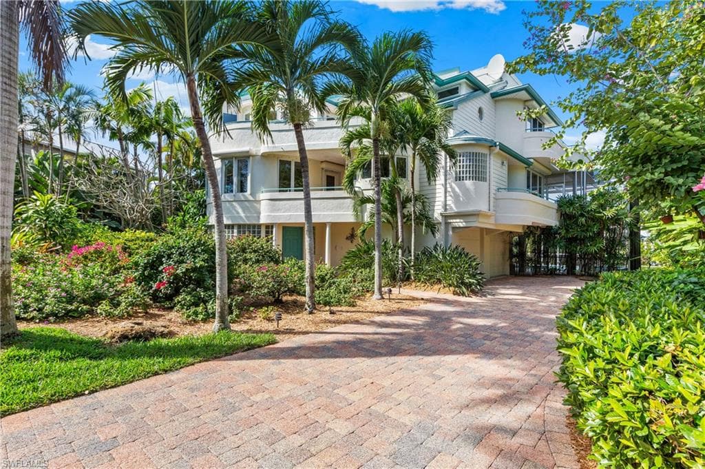 1761 Venus DR SANIBEL, FL 33957