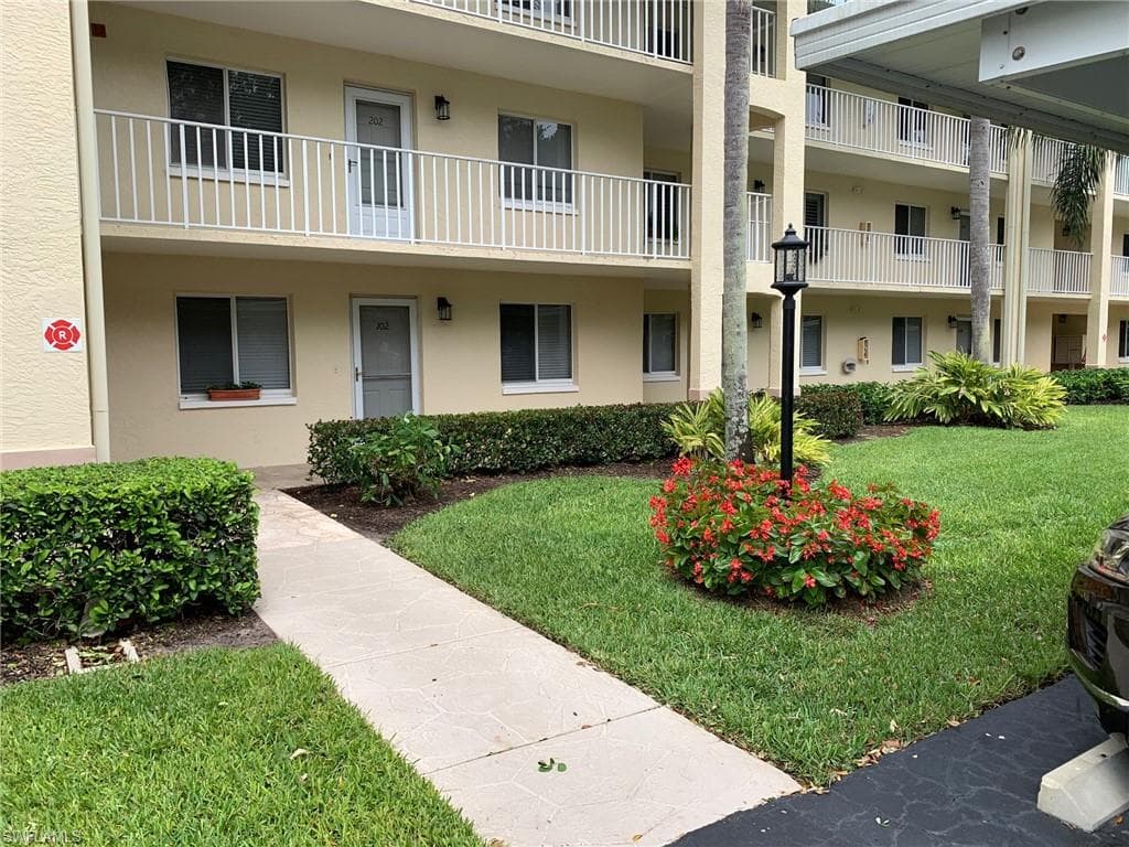 3695 Amberly CIR E103 NAPLES, FL 34112