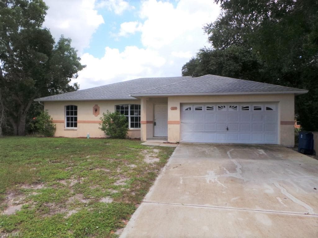 1094 Alabama RD S LEHIGH ACRES, FL 33974