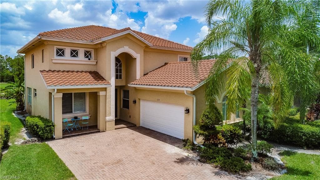 2104 Par DR NAPLES, FL 34120