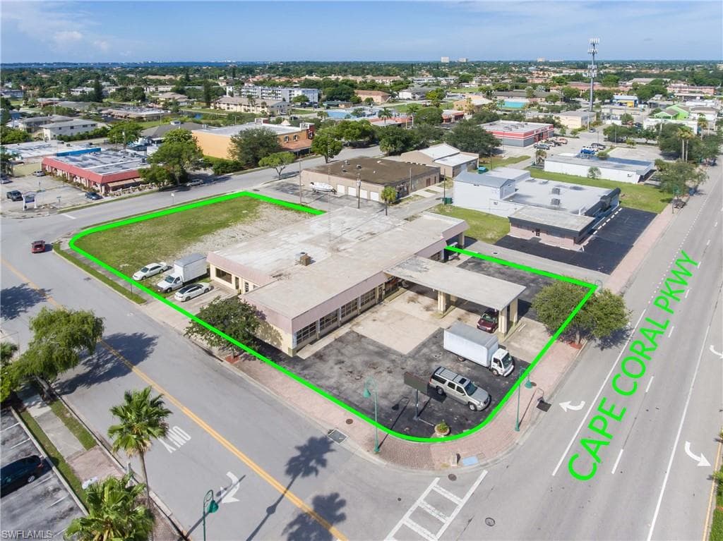 876 Cape Coral PKY E CAPE CORAL, FL 33904
