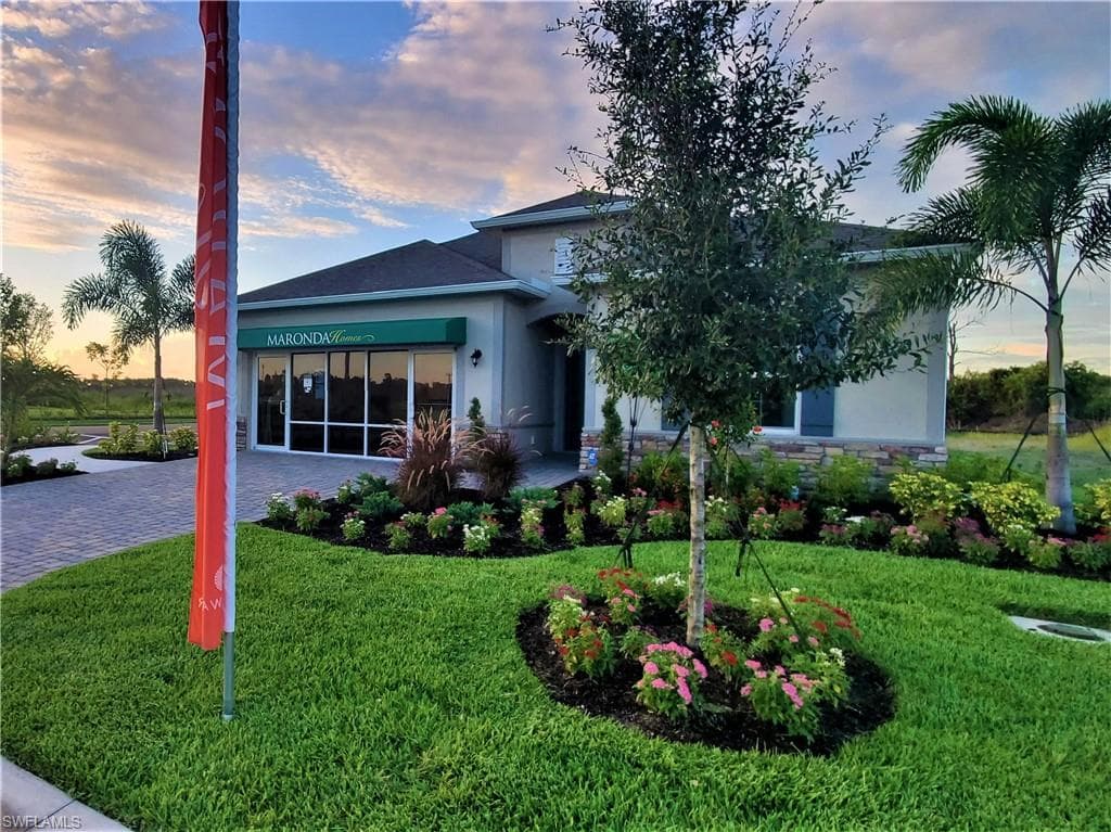 8753 Cascade Price CIR NORTH FORT MYERS, FL 33917