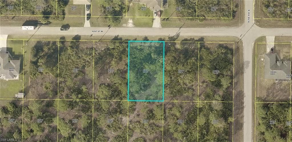 3205 41st ST W LEHIGH ACRES, FL 33971