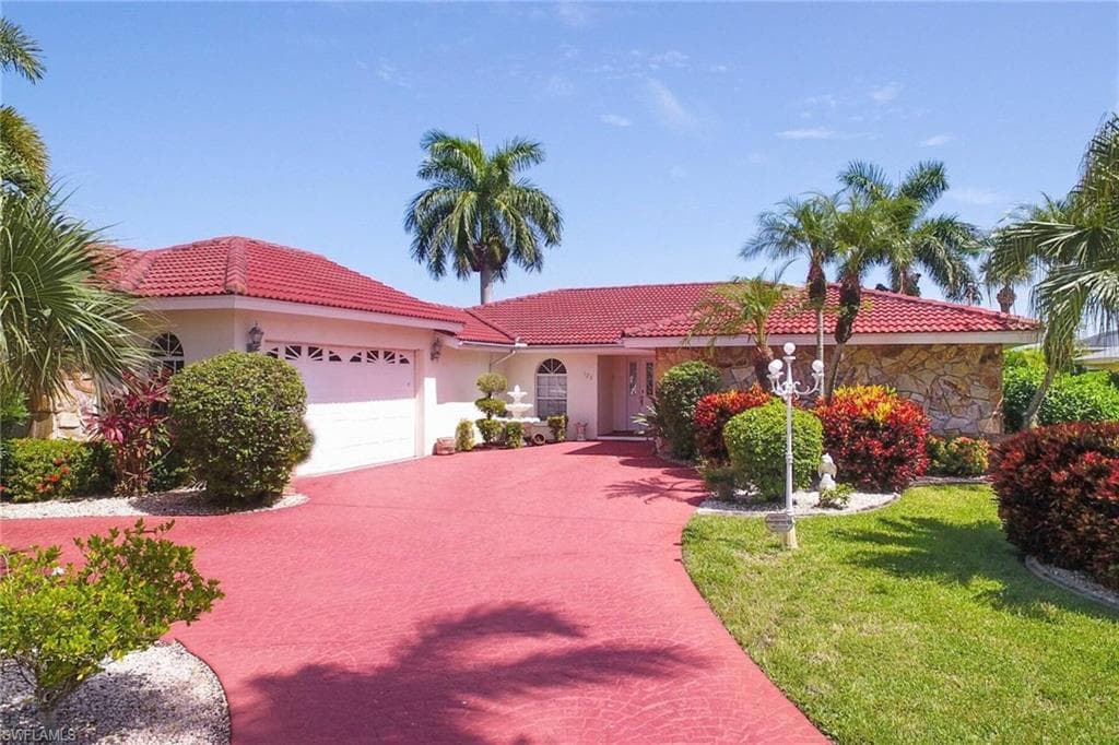123 Bayshore DR CAPE CORAL, FL 33904