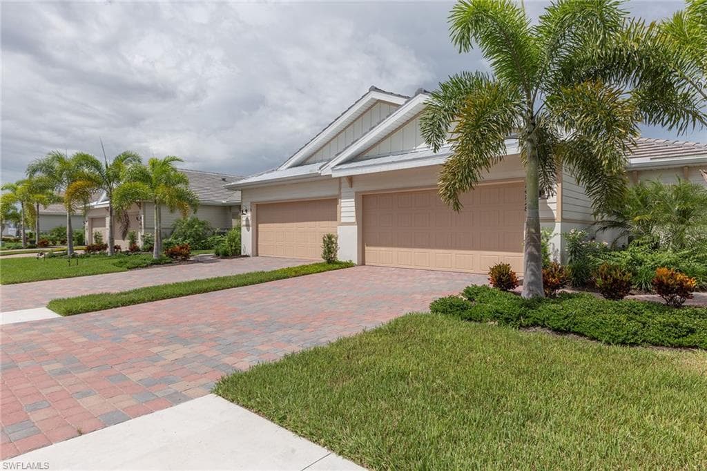 14727 Edgewater CIR NAPLES, FL 34114