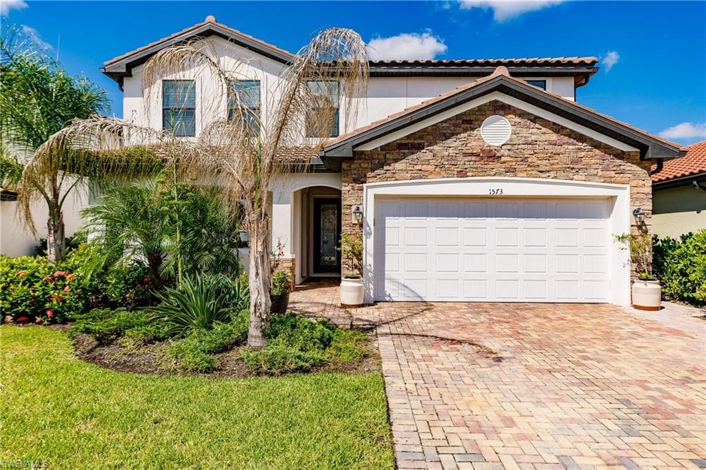 1573 Vizcaya LN NAPLES, FL 34113