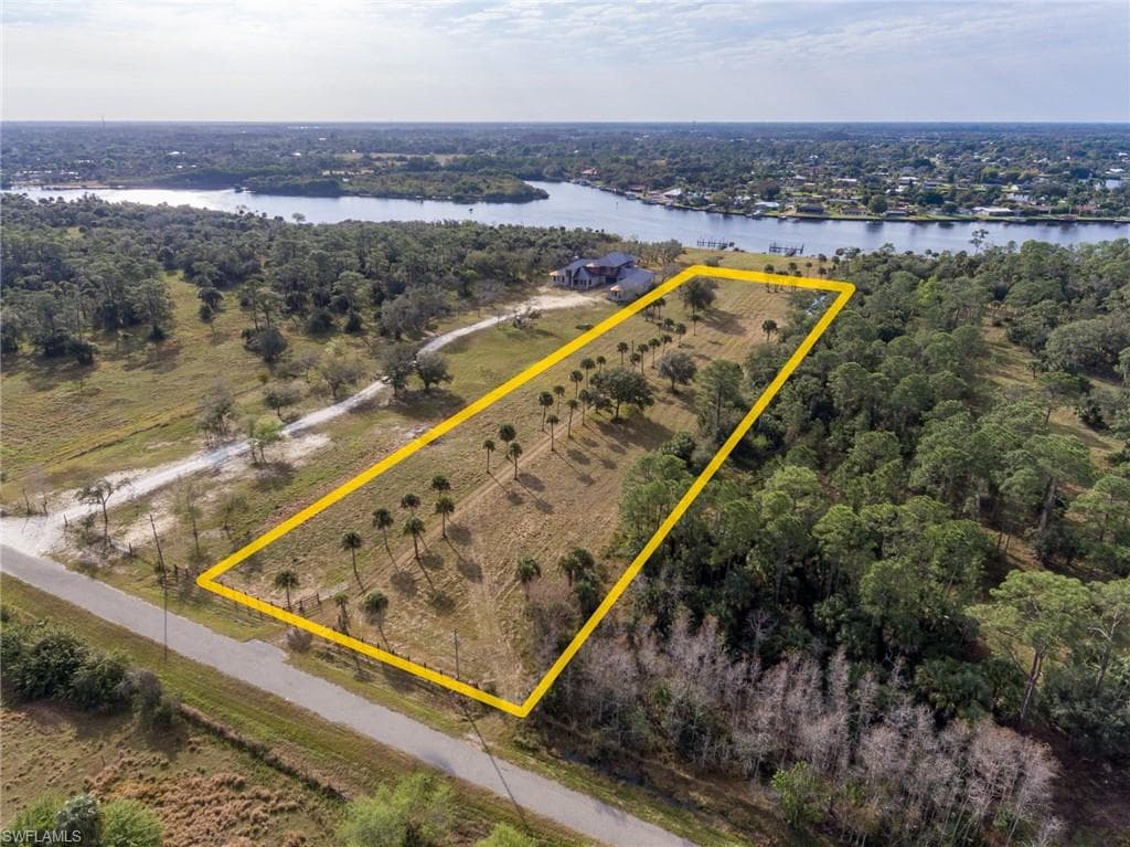13746 Duke HWY ALVA, FL 33920