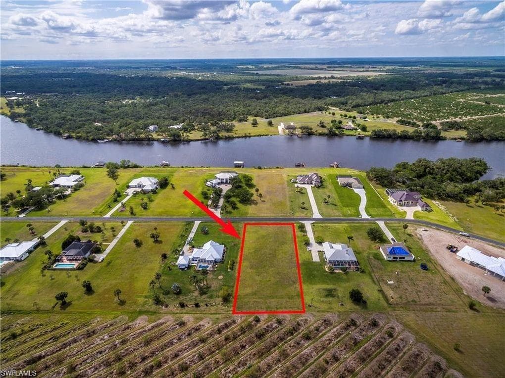 5277 River Blossom LN FORT DENAUD, FL 33935