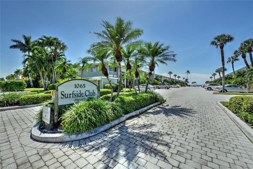 1065 Gulf Shore BLVD N 205 NAPLES, FL 34102