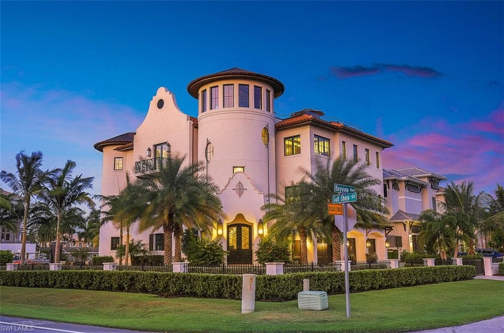 10080 Gulf Shore DR NAPLES, FL 34108