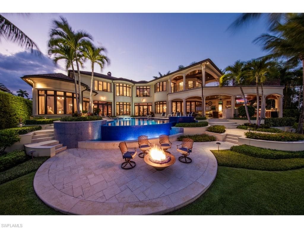 980 Aqua CIR NAPLES, FL 34102