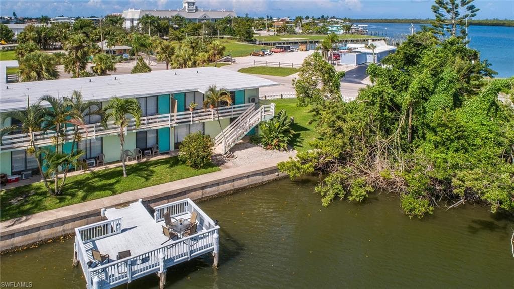 360 CAPRI BLVD 106 NAPLES, FL 34113