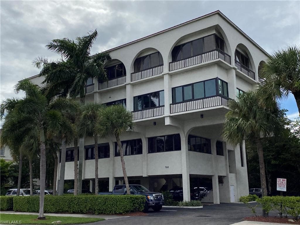 700 11th ST S PH3 NAPLES, FL 34102