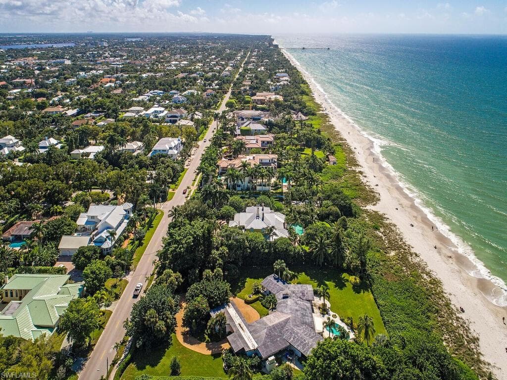 275 Gulf Shore BLVD N NAPLES, FL 34102