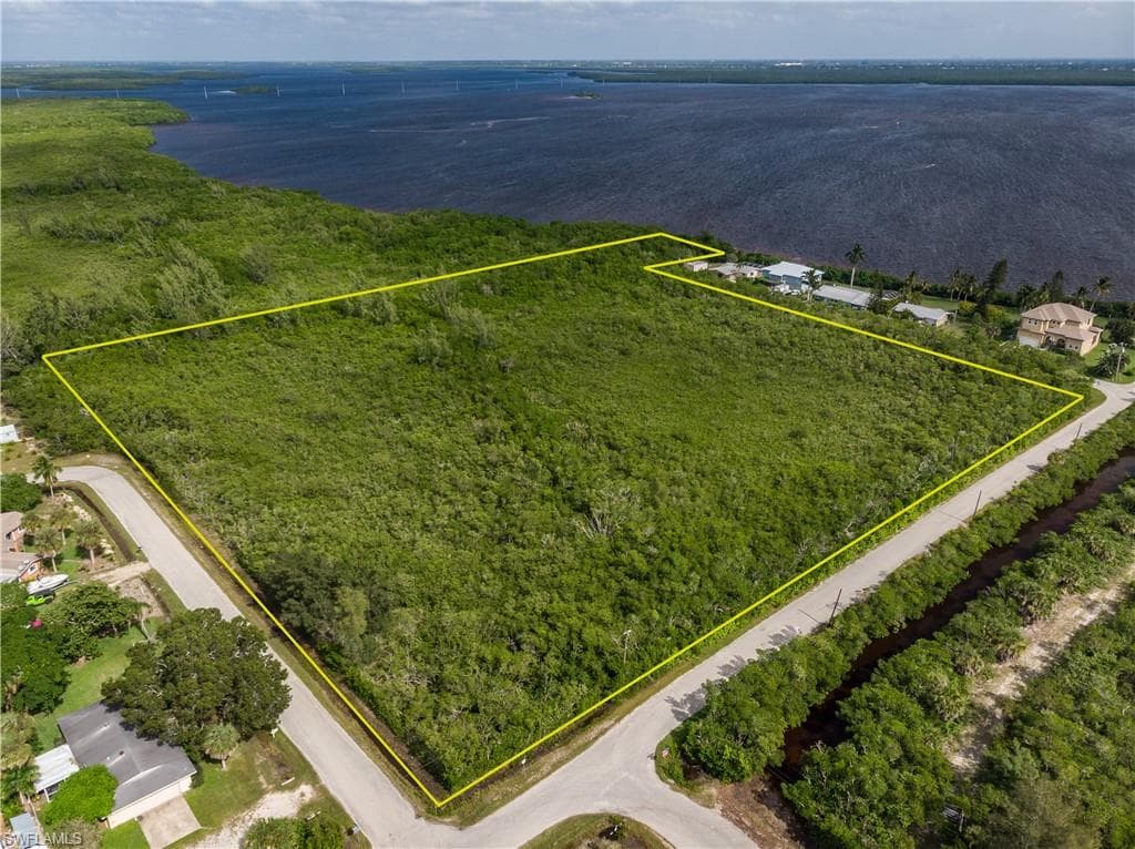 5931 Cove ST ST. JAMES CITY, FL 33956