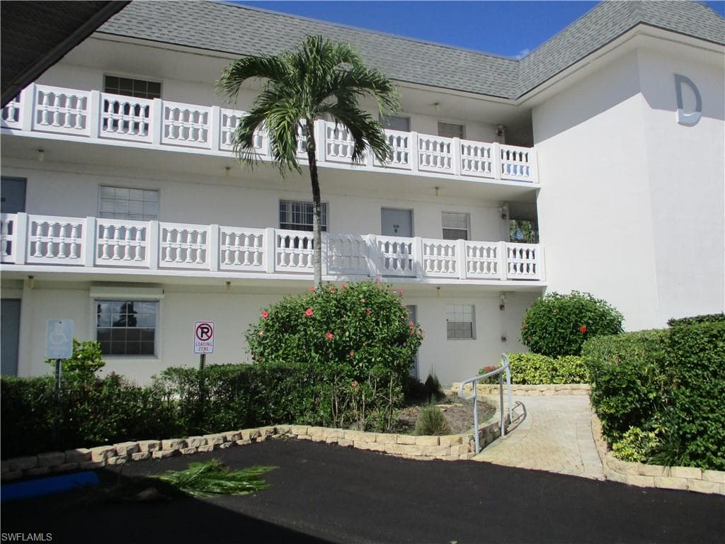 315 Saint Andrews BLVD D24 NAPLES, FL 34113