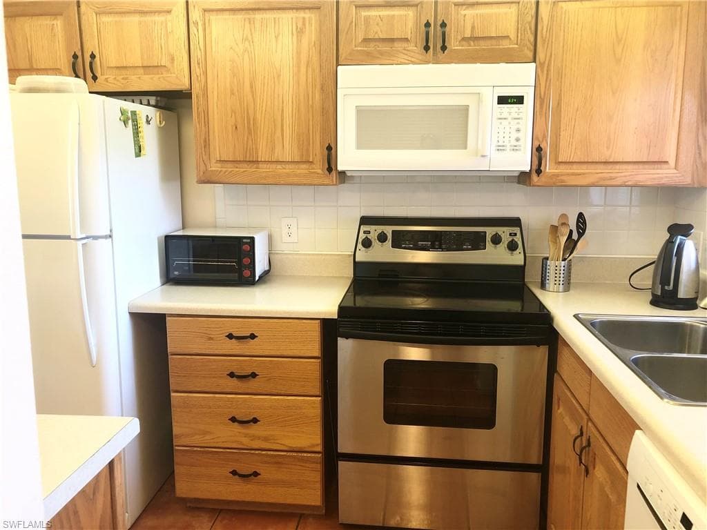 170 Turtle Lake CT 101 NAPLES, FL 34105
