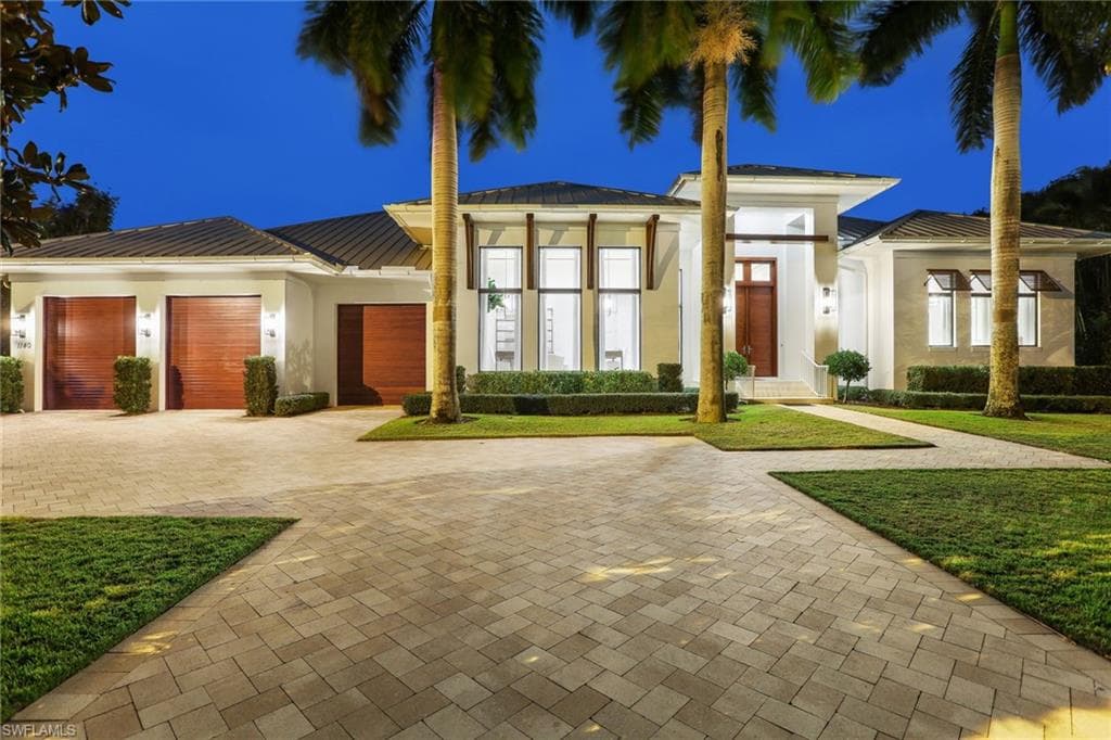 1140 Oleander DR NAPLES, FL 34102