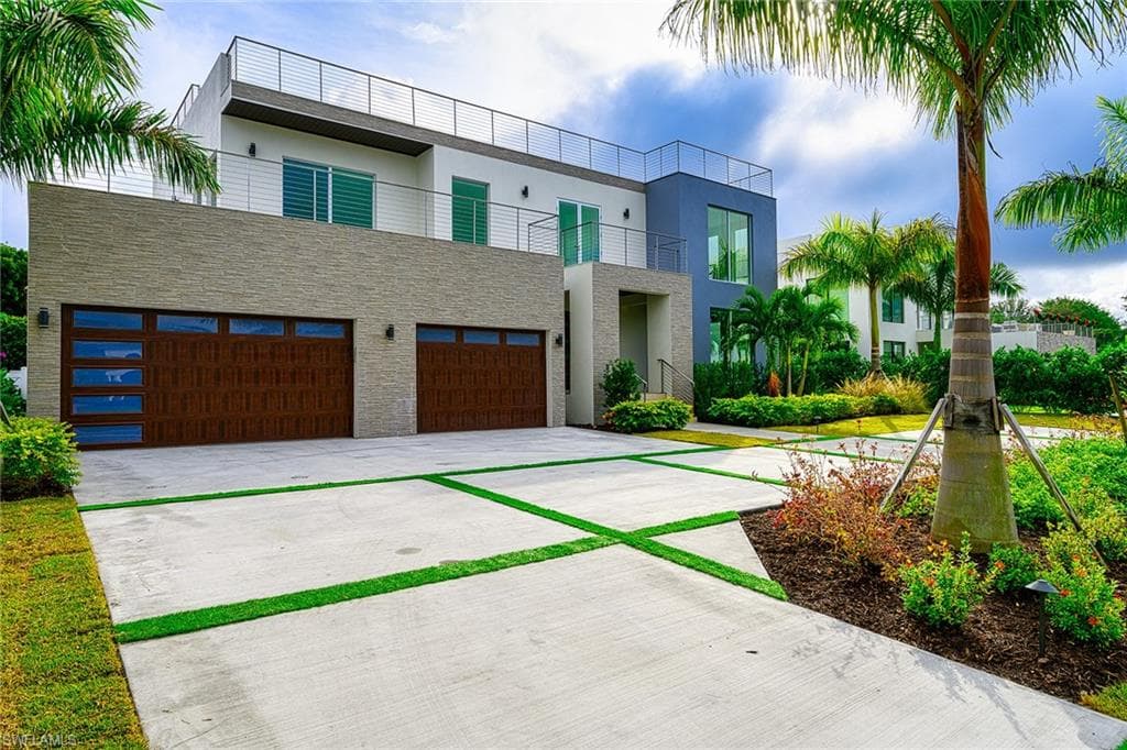 3868 Crayton RD NAPLES, FL 34103