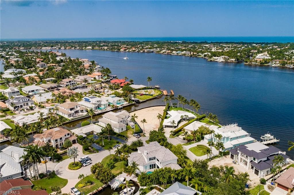 1650 Dolphin CT NAPLES, FL 34102