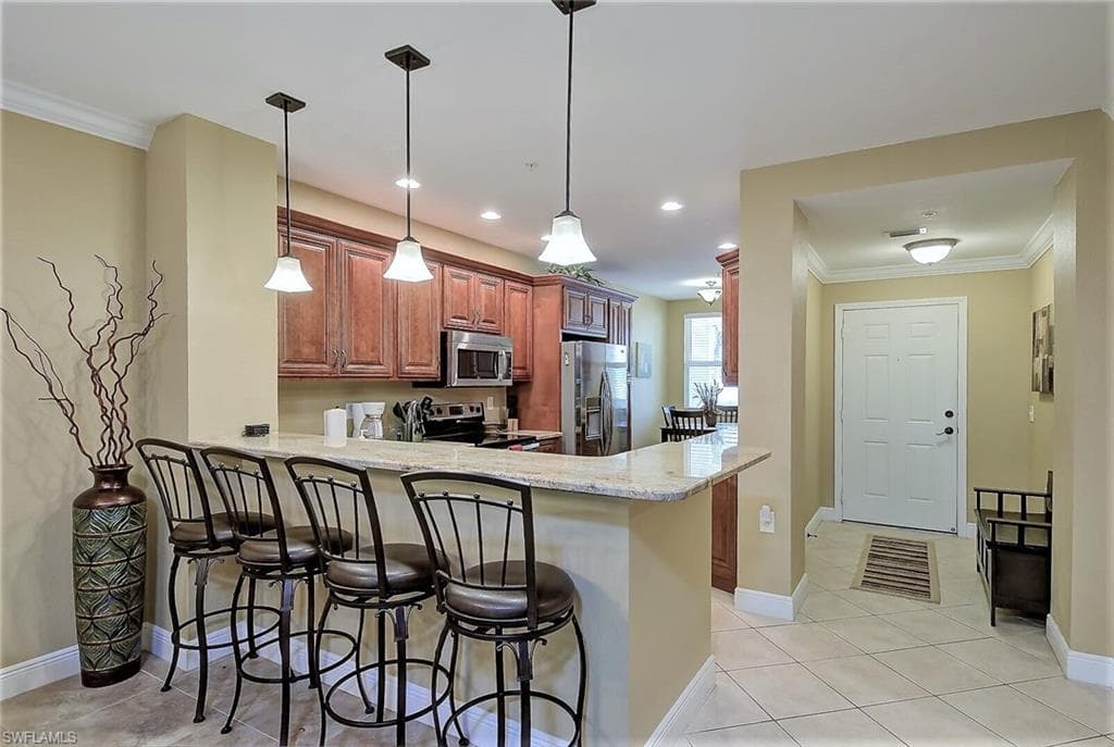 11001 Gulf Reflections DR 202 FORT MYERS, FL 33908