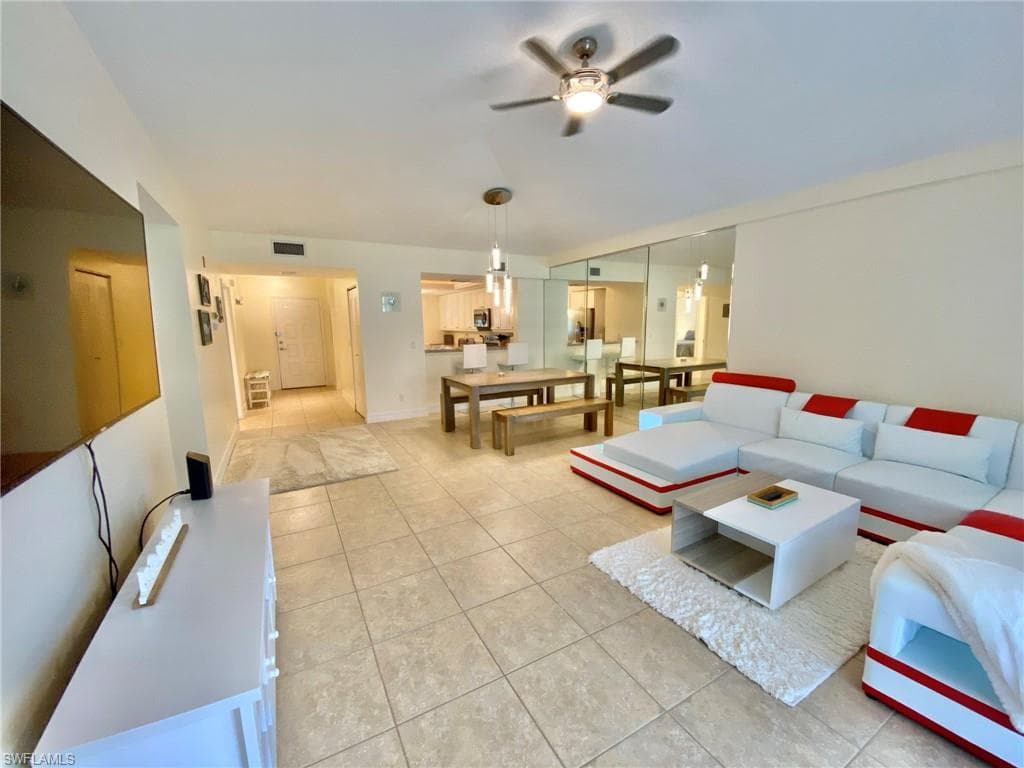 230 Sugar Pine LN 230 NAPLES, FL 34108