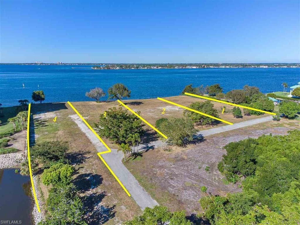 14016 Schultz RD FORT MYERS, FL 33908