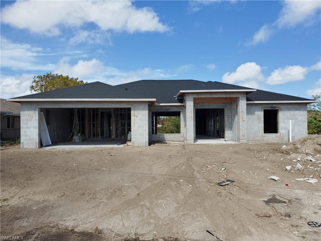 211 SE 11th TER CAPE CORAL, FL 33990
