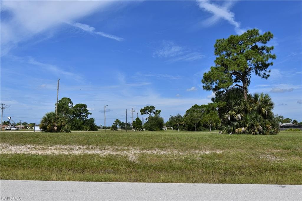 1516 SW 7th CT CAPE CORAL, FL 33991
