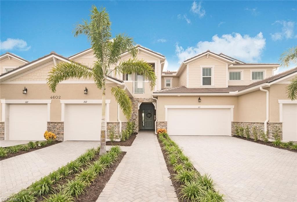 4713 ARBORETUM CIR 202 NAPLES, FL 34112