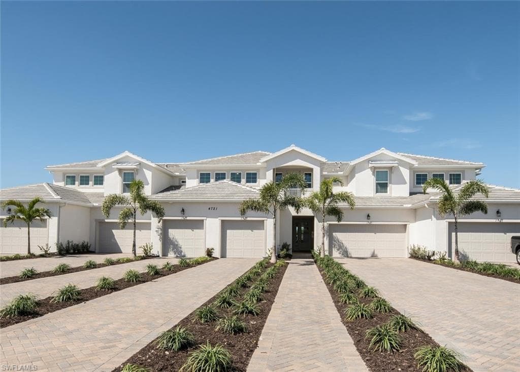 4713 ARBORETUM CIR 102 NAPLES, FL 34112