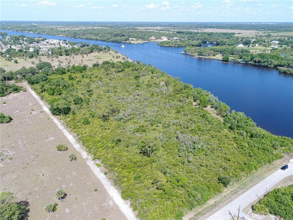 1520 Linwood AVE ALVA, FL 33920