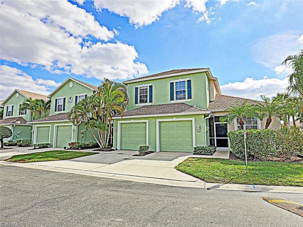 3647 Pine Oak CIR 107 FORT MYERS, FL 33916