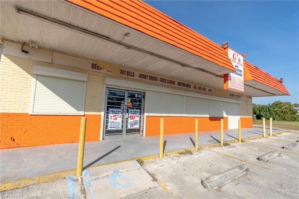 1537 Laurel DR NORTH FORT MYERS, FL 33917