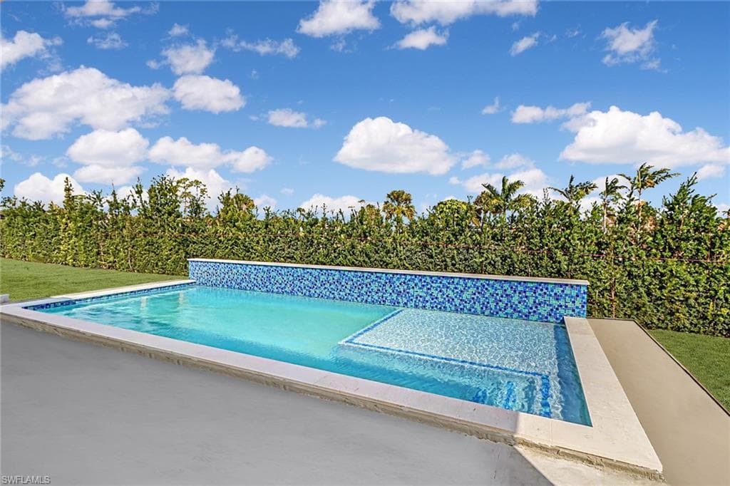 139 Cambria LN NAPLES, FL 34112