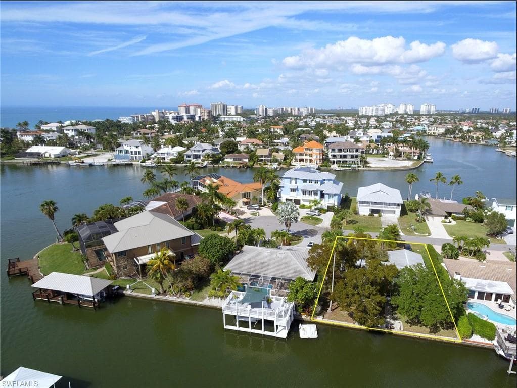 256 Trade Winds AVE NAPLES, FL 34108