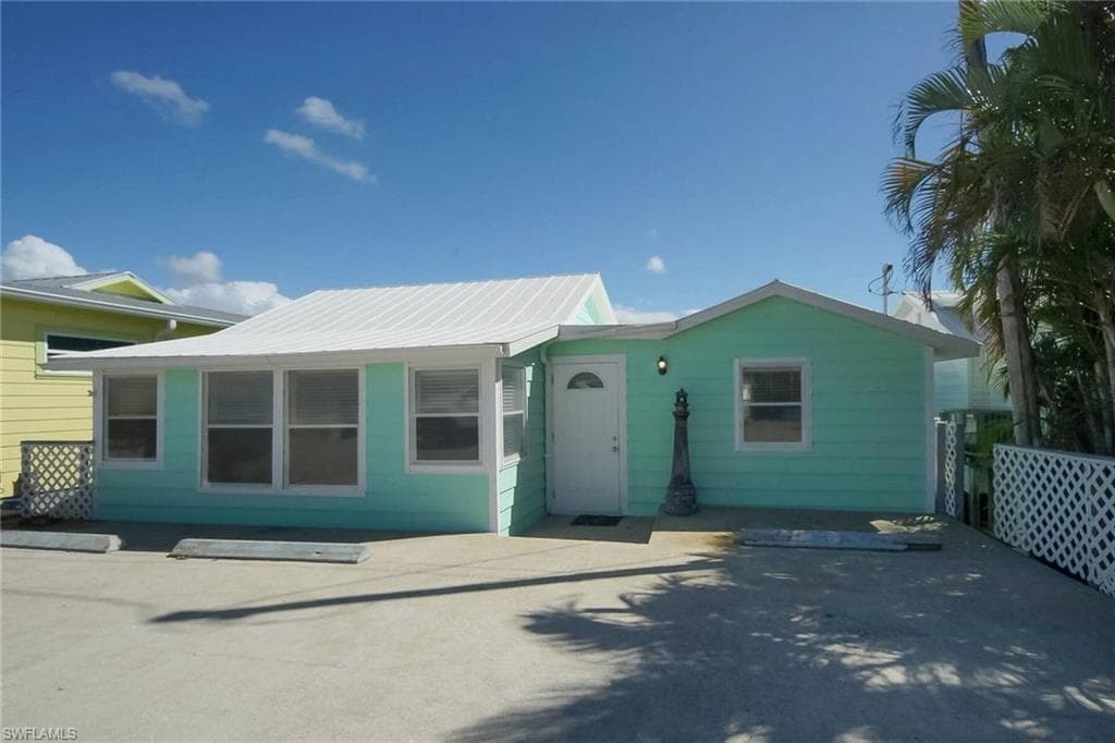 4827 Pine Island RD NW MATLACHA, FL 33993